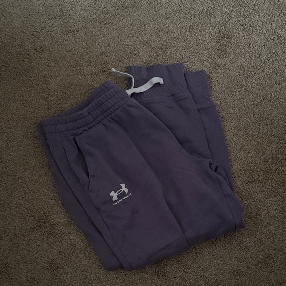 EUC Under Armour Women’s Dark Purple Sweatpants size xxl